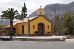 Right in front of the Hotel Aldiana Mirador, there is a shiny yellow chapel in front of the parking place.