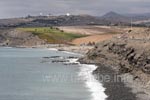 The beach of Meloneras is very small and only accessible after a longer walk. The coulisse consisting on a golf court, antenna masts and building land appeared a little bizarr to us.