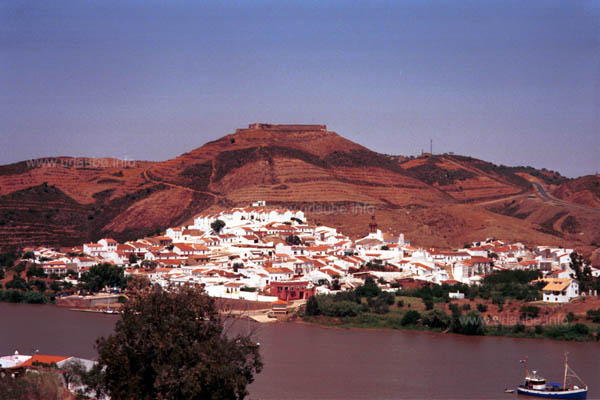 The Spanish place Sanl&uacute;car de Guadiana at the other side of the river