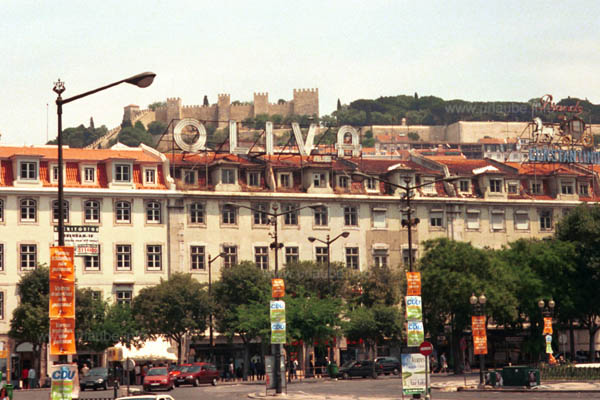 Castelo de S�o Jorge on the hill