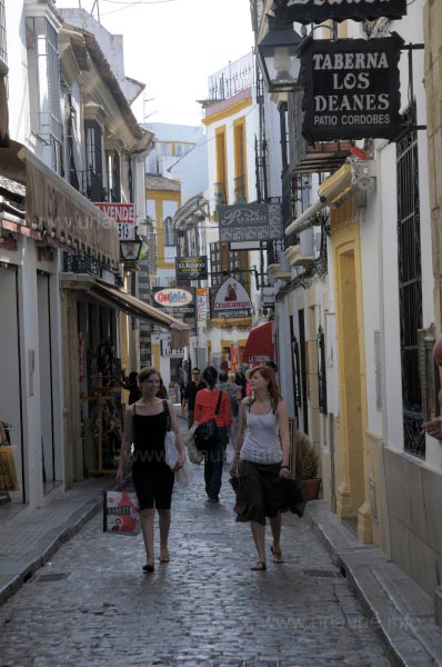 In the alleyways of Juderia 