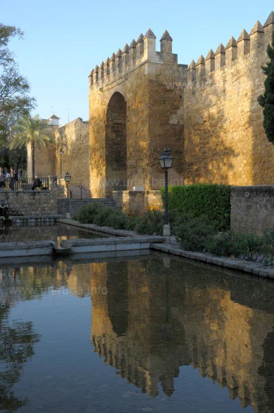 Old city wall to the Juderia