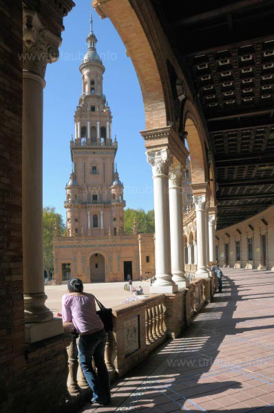 Gallery at the Plaza Espa�a