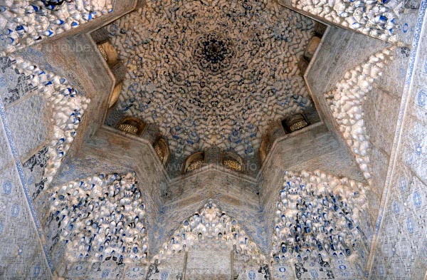 Stalactite vaults with moorish adornments