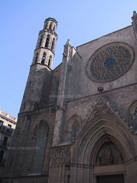 The main portal of the church Santa Mar&iacute;a del Mar