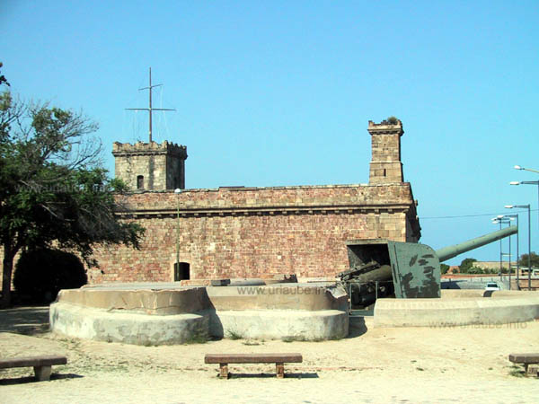 The Castell de Montju�c and one of the numerous cannons on the mountain