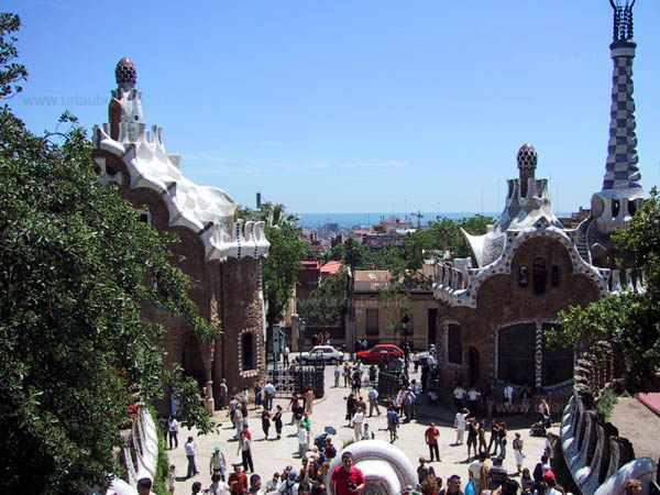 Entrance area of the Parc G&uuml;ell