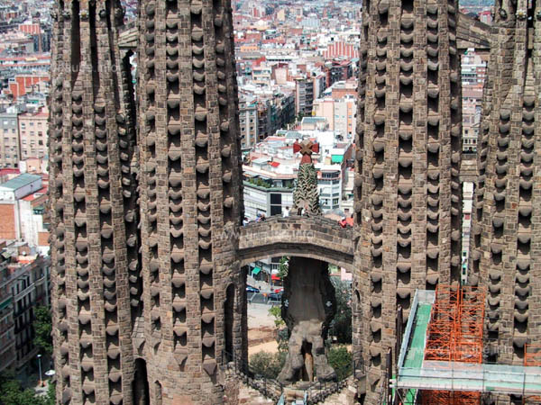 After accessing the tower, over this bridge one gets to the other tower