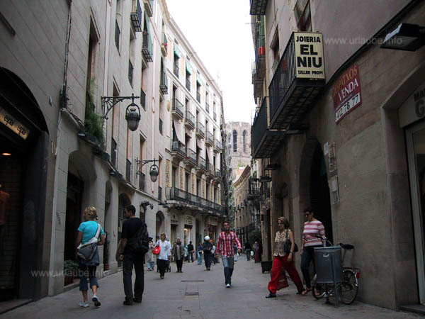 Considering the standard of the oldtown, this alleyway is very wide!
