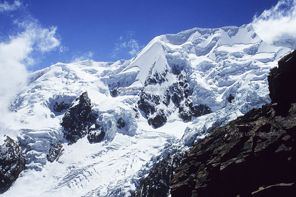 The Bolivian Andes with massive glaciers are heighted up to 6500m