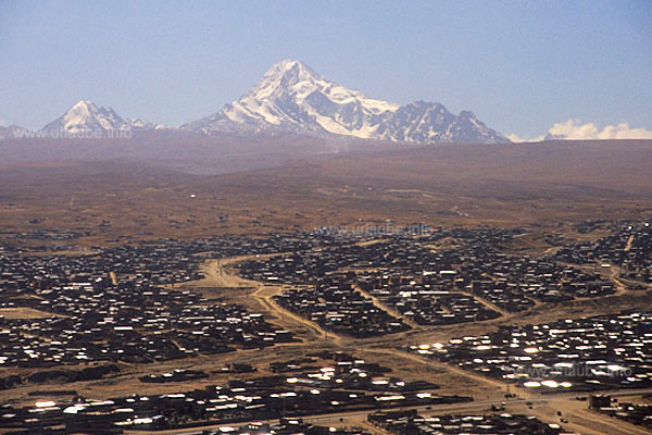 Approach to El Alto 4100 m; in the background the Huayna Potosi 6088 m