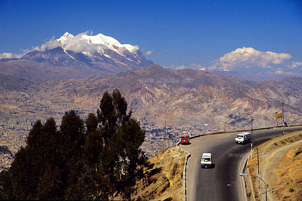 The Illimani rises at a distance of 40 km from La Paz.