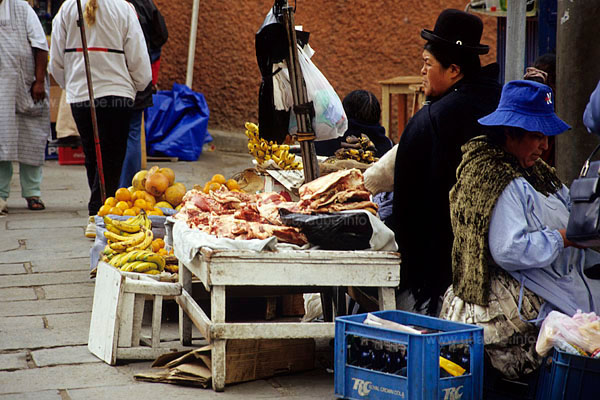 Meat sale on the street without refrigeration