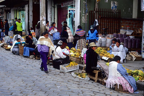 Indio women in front of their small stands