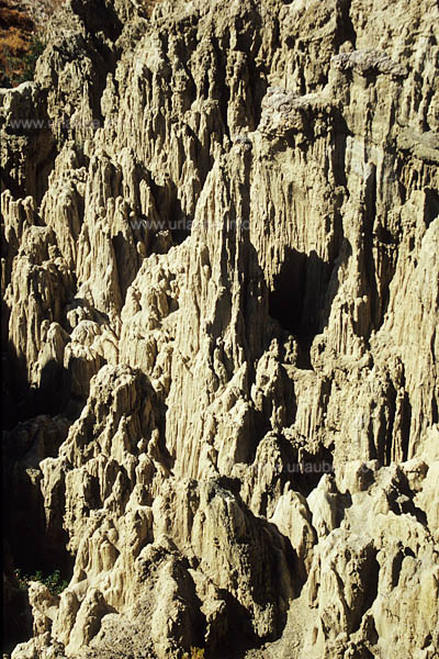 Bizarre earth- and stone tower in the Valle de Luna