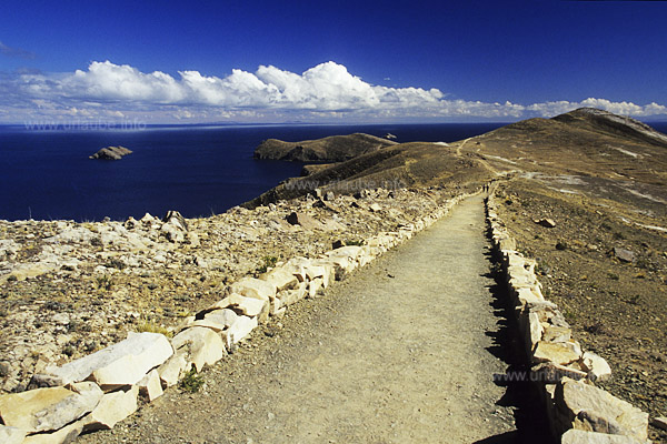 A well arranged path leads over the island.