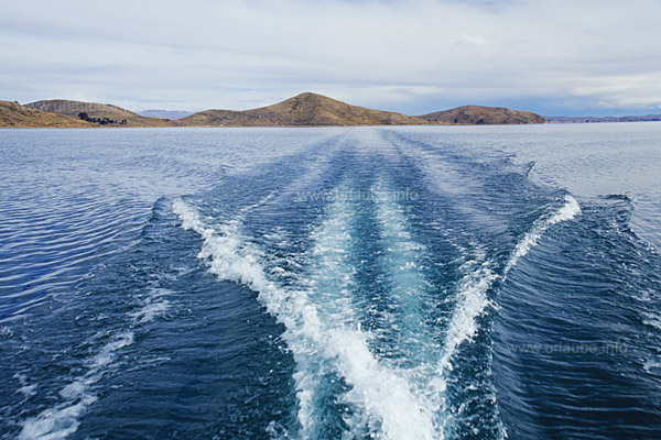 The lake is calmed yet - view back to the island Kalahuta