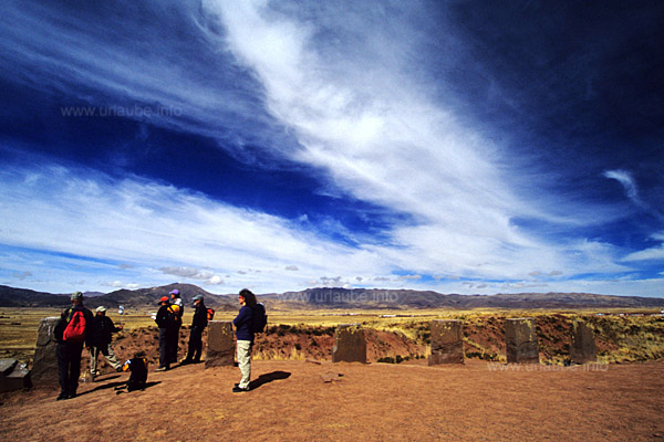On the Akapana, the magic stones are cleary recognizable