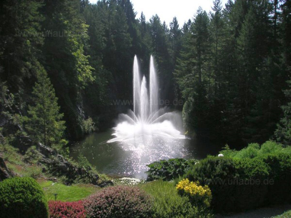 Butchart Gardens, Vancouver Island: fountain in one of Northern America's most beautiful botanical gardens