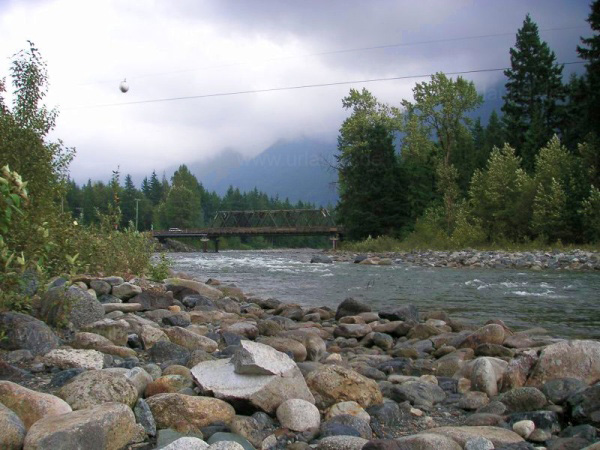 The bridge known from Rambo 1: a well-known movie scenery: greetings from John Rambo - from Hope