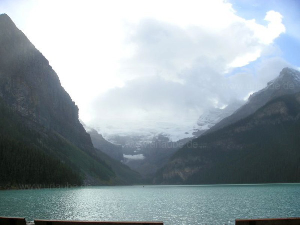 Lake Louise: glacier lake, treasure of nature and tourism attraction