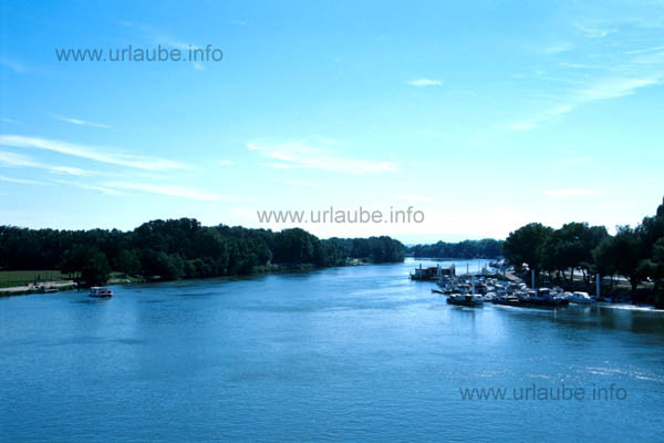 View to the Rh&ocirc;ne from the bridge