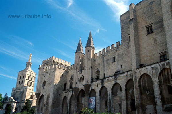 Giant and almost deterrent walls of the Pope palace