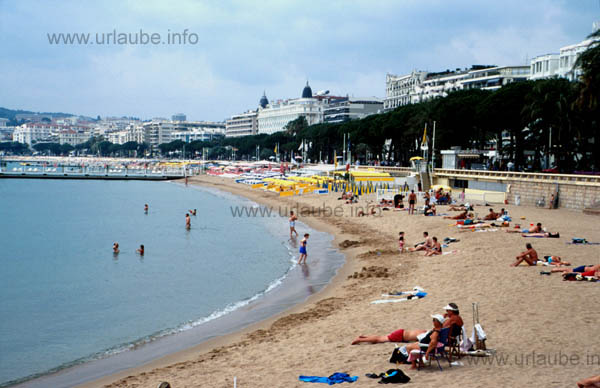 Croisette with the Hotel Carlton in the centre