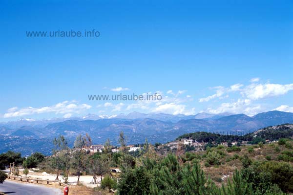 View from the Grande Corniche on the Maritime Alps of a height of more than 4.000&nbsp;m