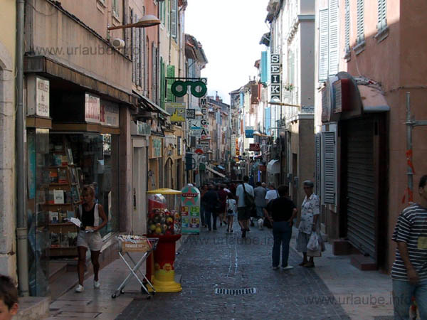 Pedestrian area of the Rue Des Poilus in La Ciotat