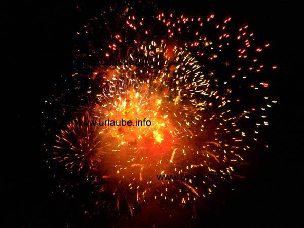 What an experience, fireworks on the castle hill, viewed from the Promenade des Anglais
