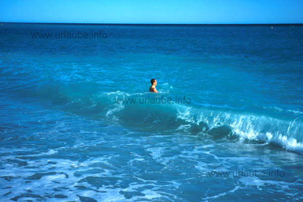 This is not a photo-trick! The water really changes its colour!