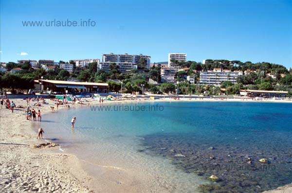 Cristal clear water at the beaches of Toulon