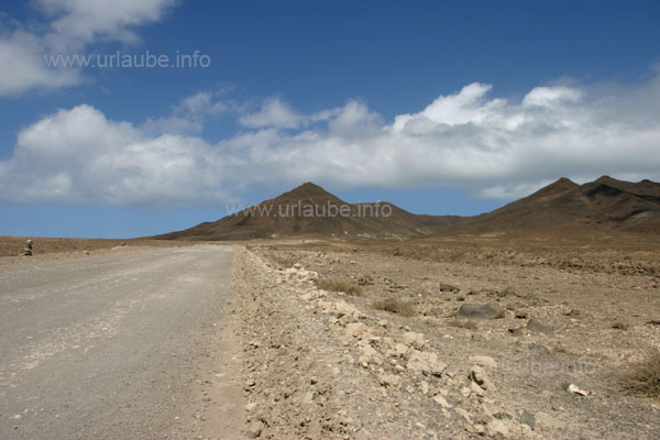 Piste drive to Puerto de la Cruz through a stony area