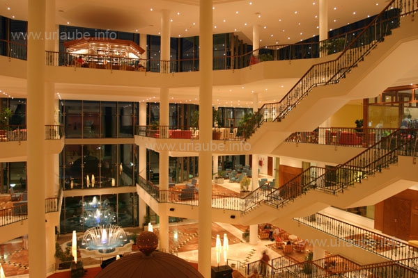 View to te gorgeous lobby of the hotel at night
