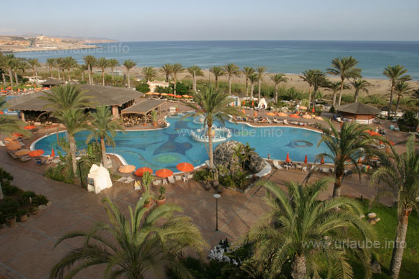 View to the poolscape