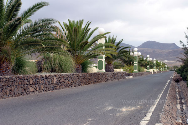 The dapperly arranged boulevard of La Pared