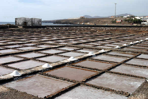 The salt plants Salinas del Carmen