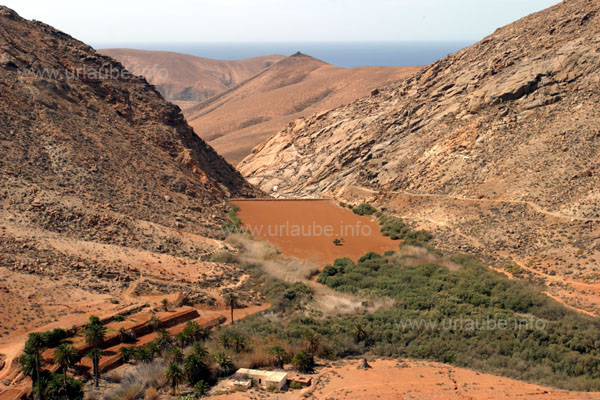 View down to Vega de Rio Palmas with the dried reservoir behind it