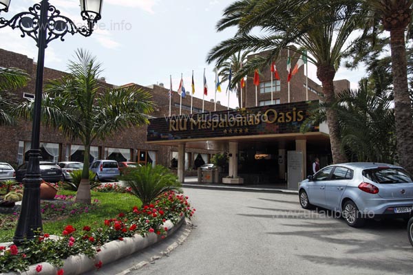 The hotel Riu Grand Palace Maspalomas Oasis from the outside