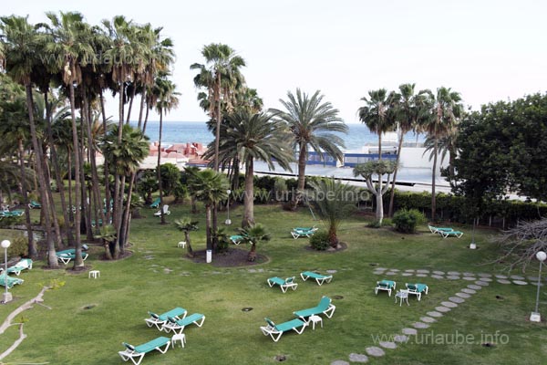 The view to the sea was connected to the view to the garden. Unfortunately, one also noticed the smell of the restaurants rioght behind it.