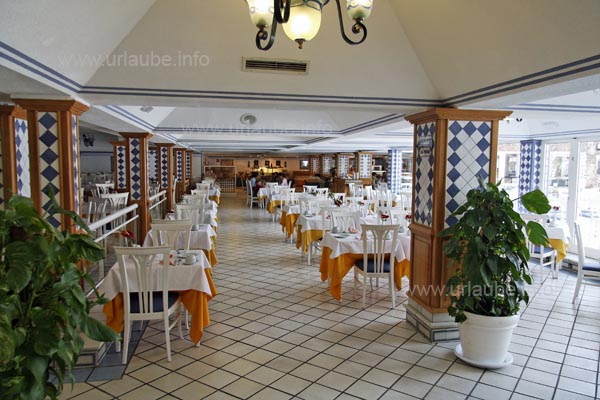 In this restaurant, breakfast and lunch was served and it was possible to sit on the terrace.