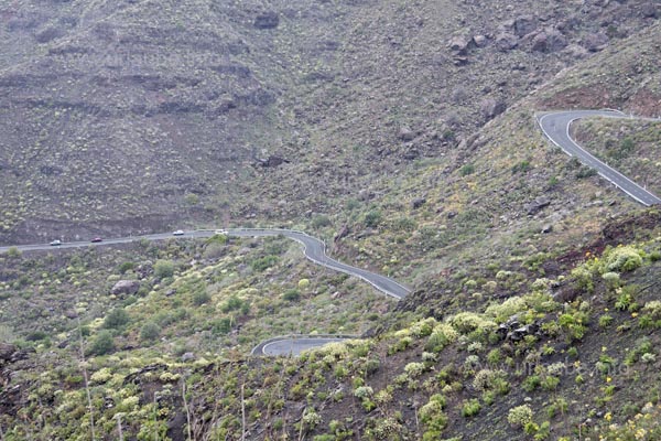 The routing and configuration of streets and roads repeatedely curves into narrow serpentines up the mountain.