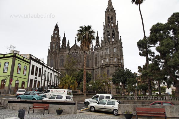 The church of Arucas is completely made of a very impressive lava stone.
