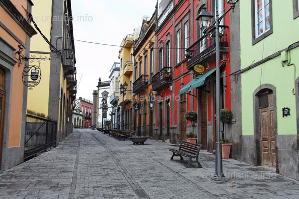 The alleyways of  Arucas offer a wonderful coulisse for a cozy walk in the oldtown