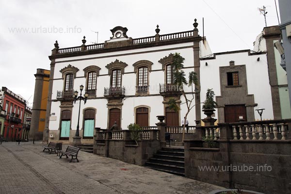 The oldtown of Aruca is completely under natural protection.