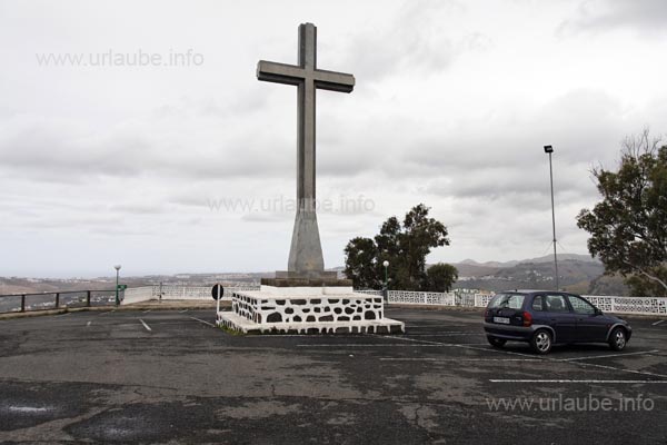 The view point Montana de Arucas is decorated by a big cross of stone.