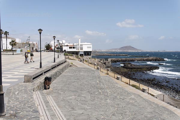 In Pozo de Izquierdo, everything is adopted for the surfers.