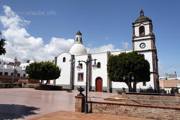 The forecourt of the church of Ingenio is arranged with a lot of love to the detail.