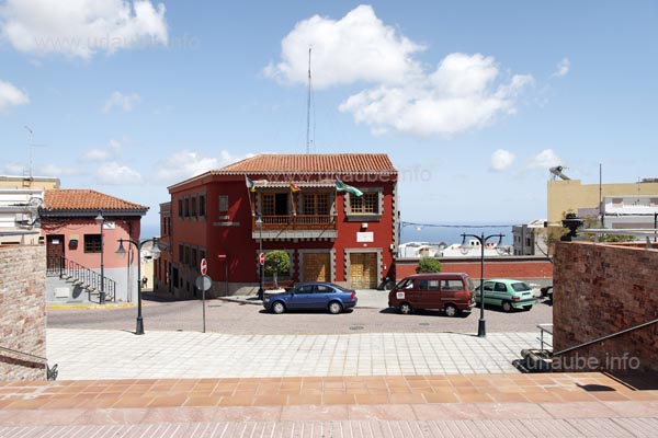 From the forecourt of the church one has a wide view up to the coast.